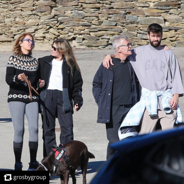 Clara Chía els sogres i Piqué, twitter Clara Chía els sogres i Piqué, twitter