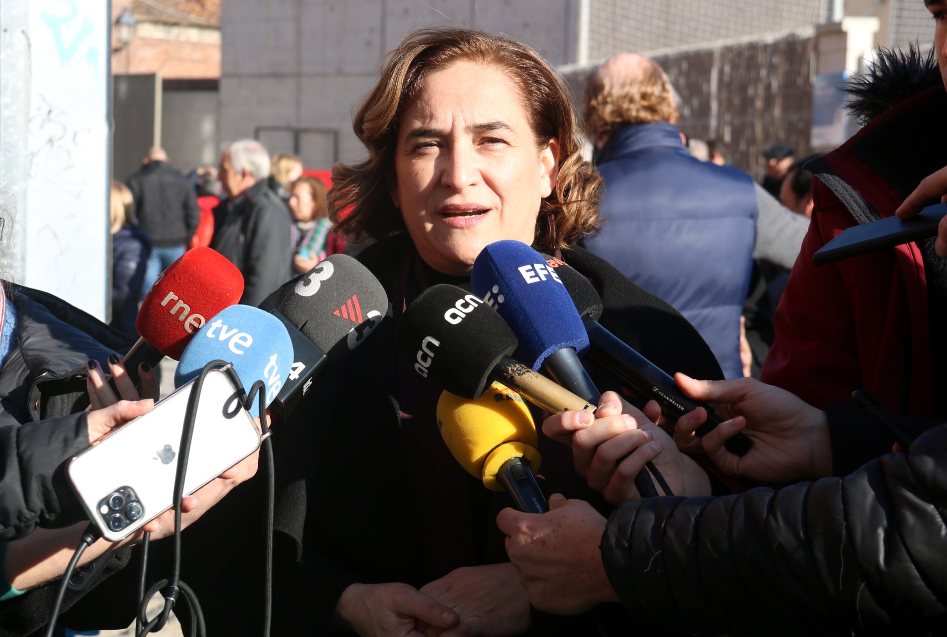 Ada Colau carga contra Xavier Trias: "Quiere volver a la ciudad de la contaminación y la especulación"