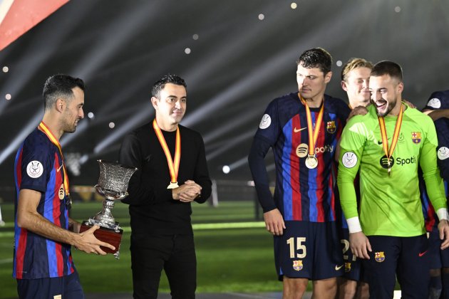 Xavi Busquets campeones Supercopa / Foto: EFE Xavi Busquets campeones Supercopa / Foto: EFE