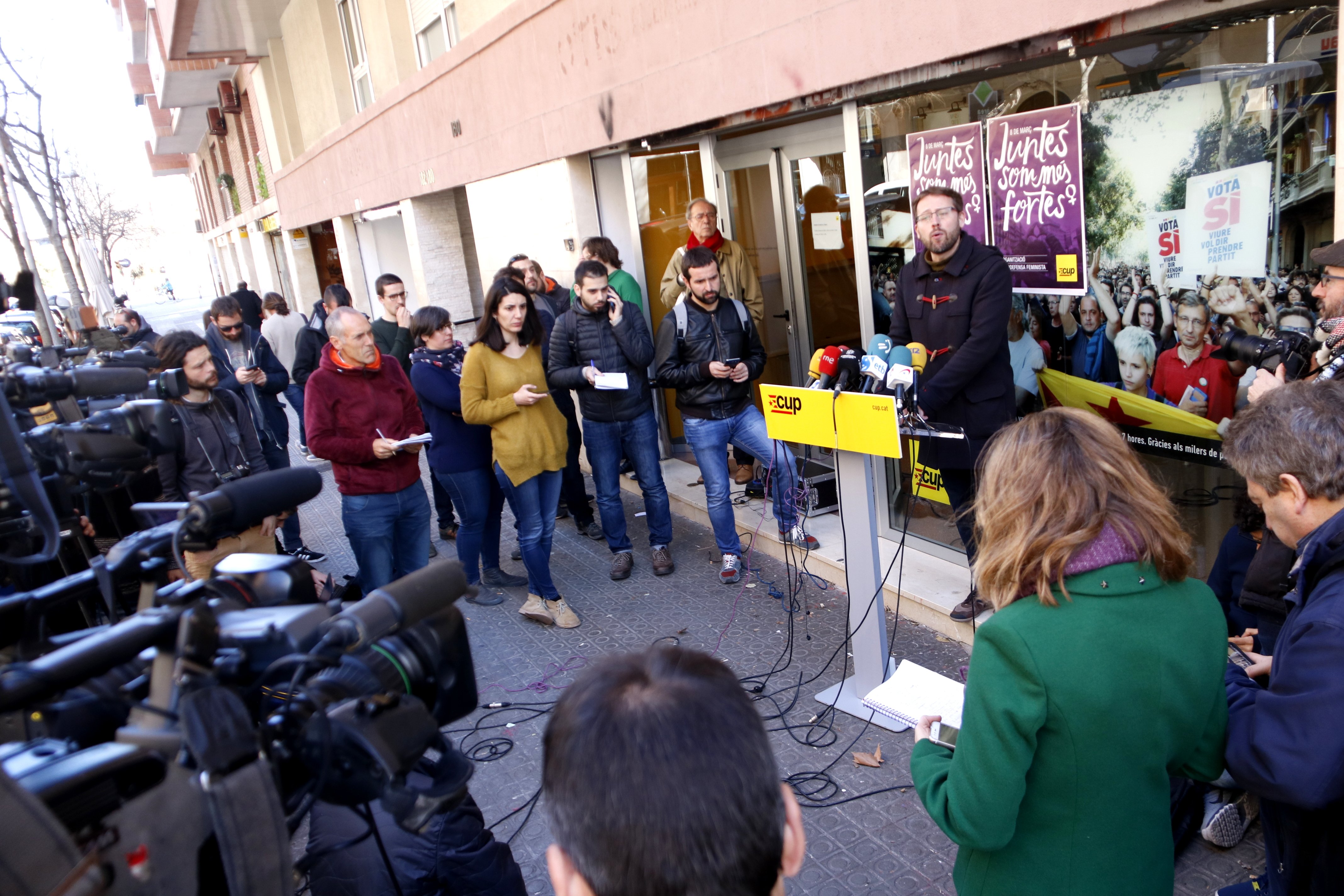 Aragonés insta a JxCat y ERC a desobedecer o pactar con los comuns