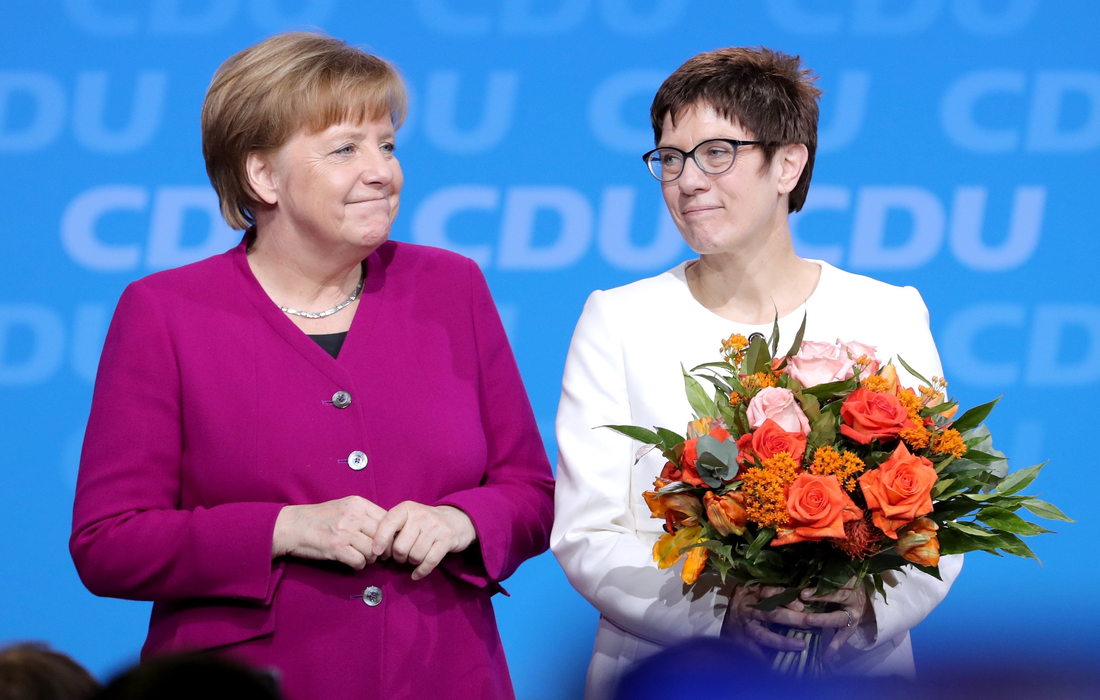 Merkel aplaude el "claro resultado" de la consulta a la militancia del SPD
