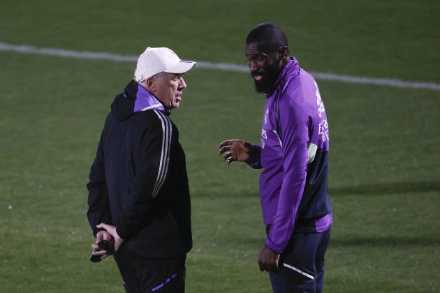 Rüdiger conversa Carlo Ancelotti Reial Madrid / Foto: EFE