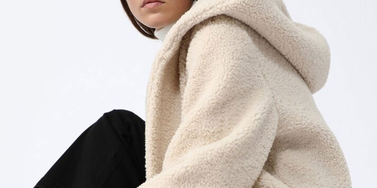 L'abric de borreguet que està conquistant les expertes en moda és a Lefties per 18,39 euros