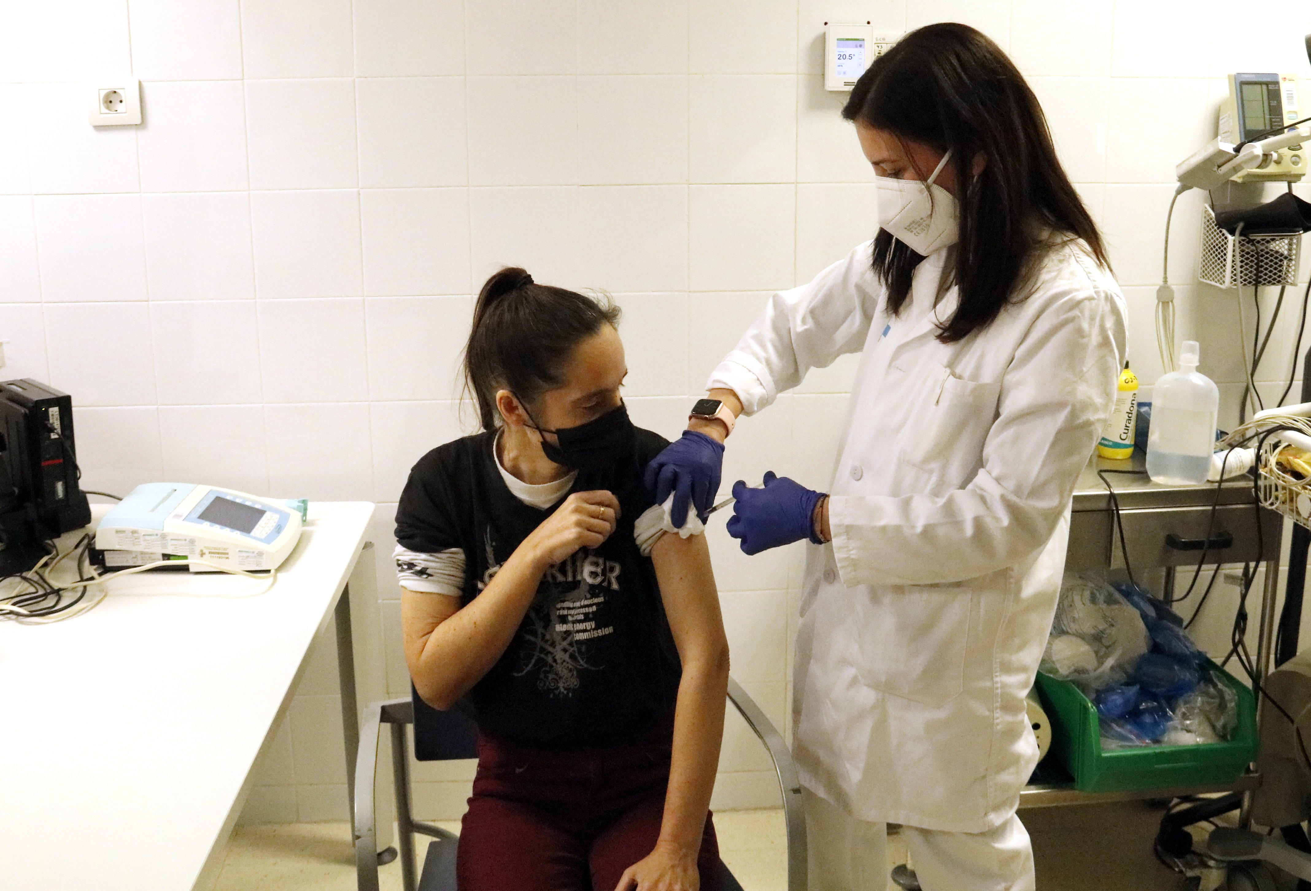 La gripe y la covid-19 mantienen la tendencia a la baja en Catalunya