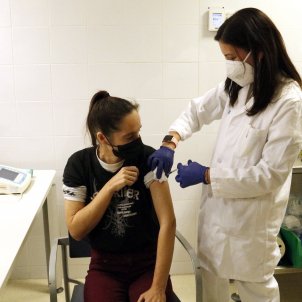 La gripe y la covid-19 mantienen la tendencia a la baja en Catalunya
