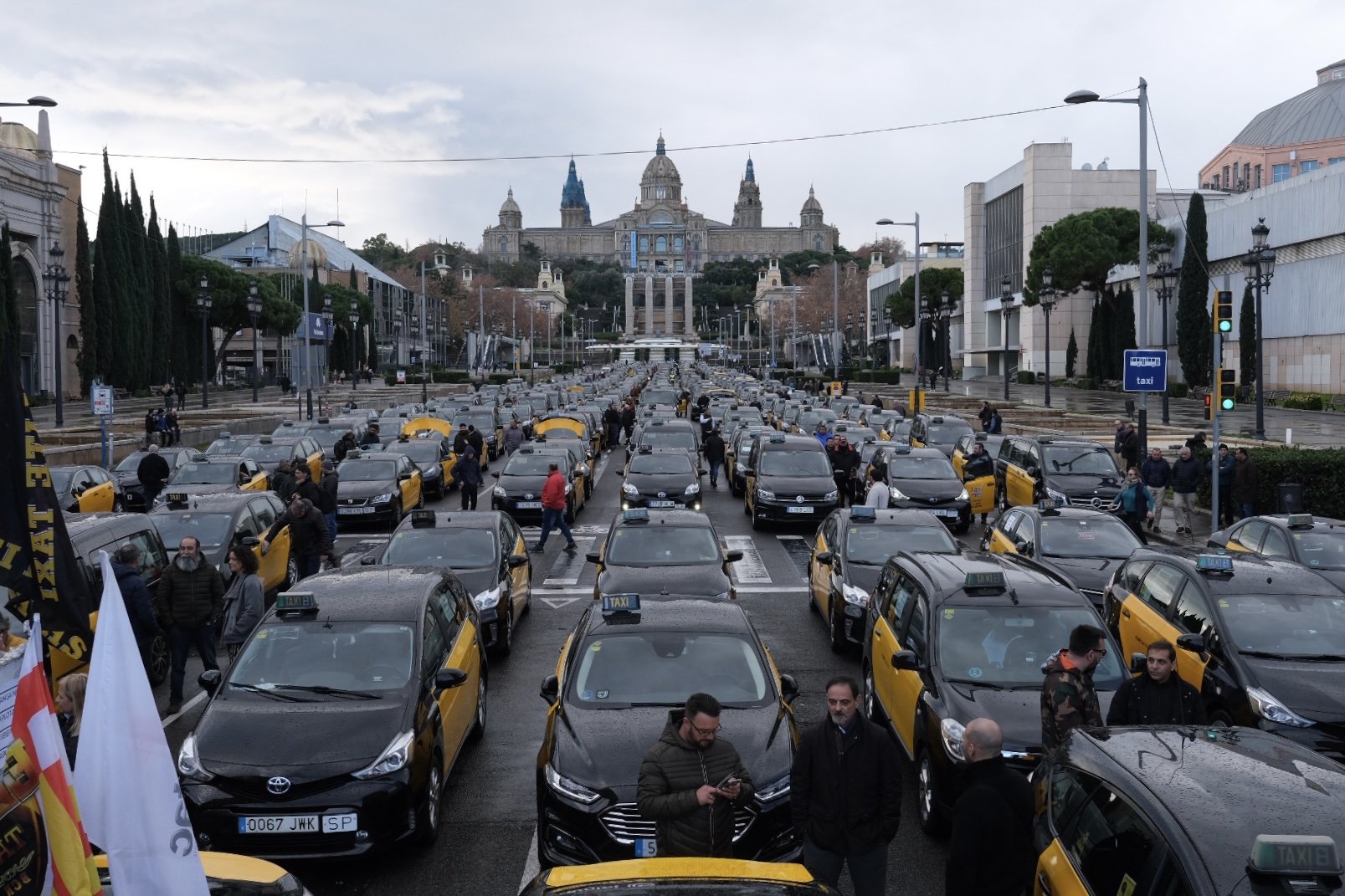 Els organitzadors xifren en 2.000 els taxis participants a la marxa lenta per Barcelona