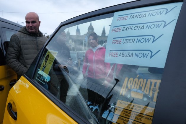 marxa lenta taxi taxistes barcelona 17 gener 2023 carlos baglietto (2)