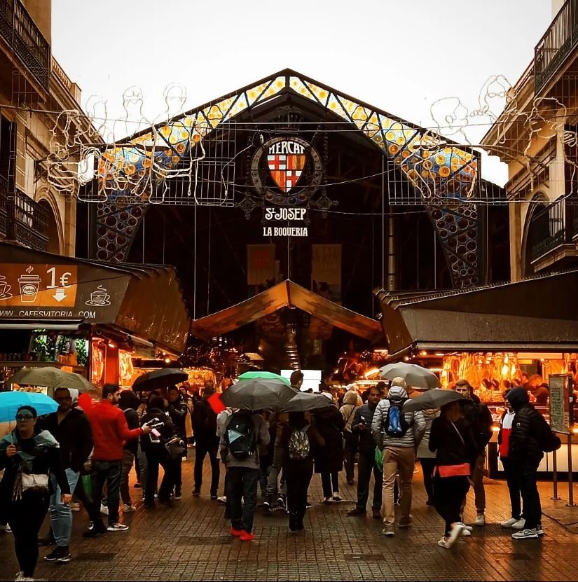 Comencen les obres de la Boqueria amb mig mercat tancat