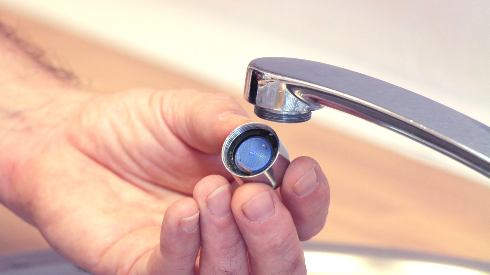 ¿Quieres ahorrar agua? Haz como en la comarca tarraconense del Baix camp e instálate un aireador