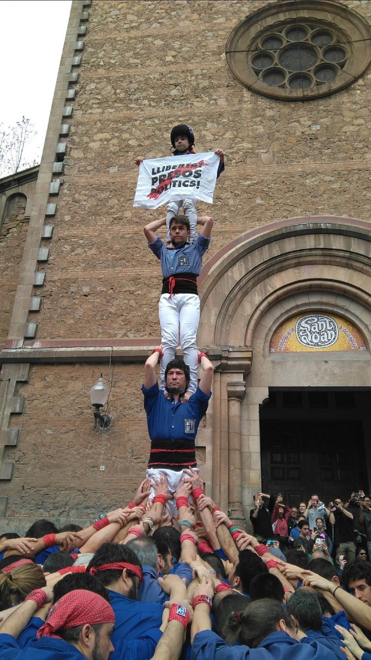 Els Castellers de la Vila de Gràcia demanen la llibertat dels presos polítics