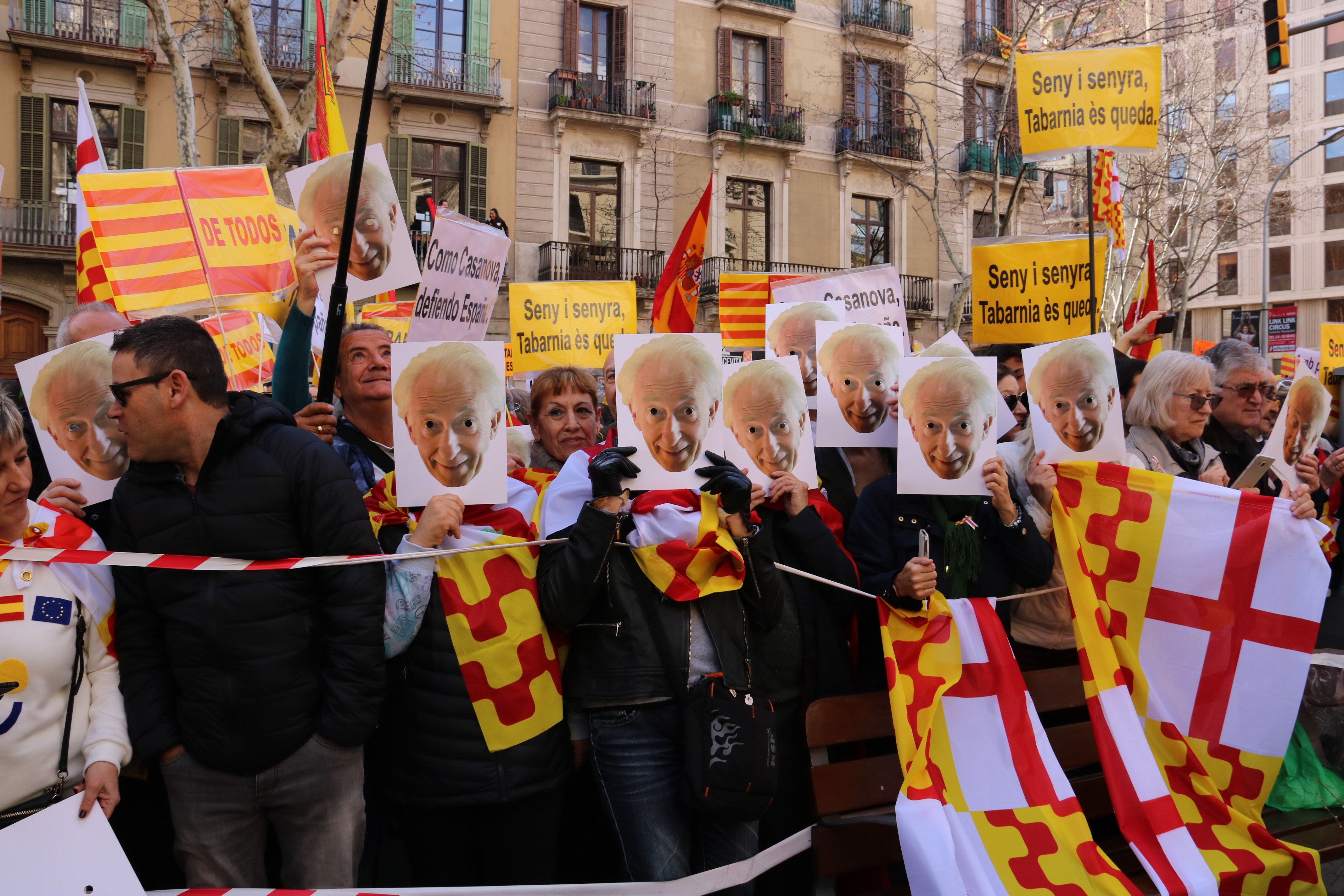 'Le Point' apunta que en la manifestación de Tabàrnia había extrema derecha