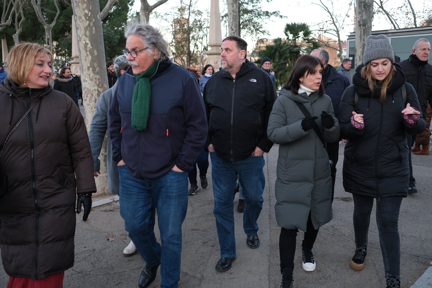 Junqueras abandona abucheado la manifestación contra la cumbre entre gritos de "traidores"