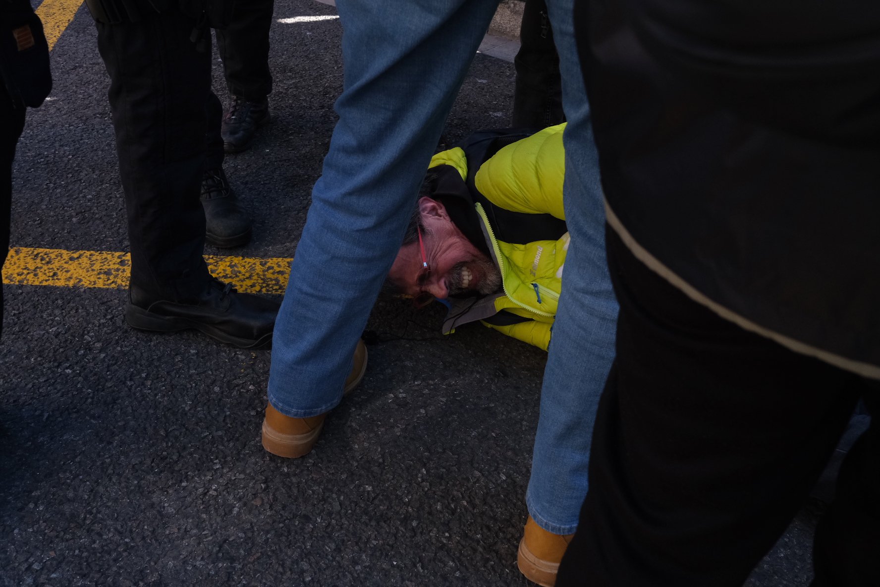 Jordi Pesarrodona, vicepresidente de la ANC, agredido con un porrazo en la protesta por la cumbre