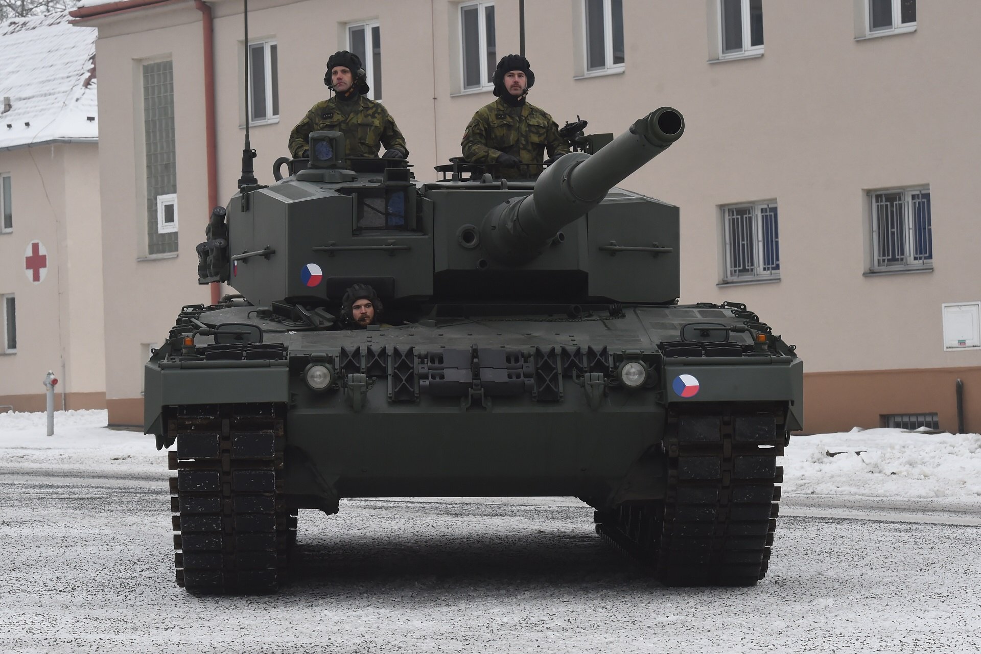 Ucrania vuelve a reclamar a España el envío de tanques Leopard "por el bien de sus ciudadanos"