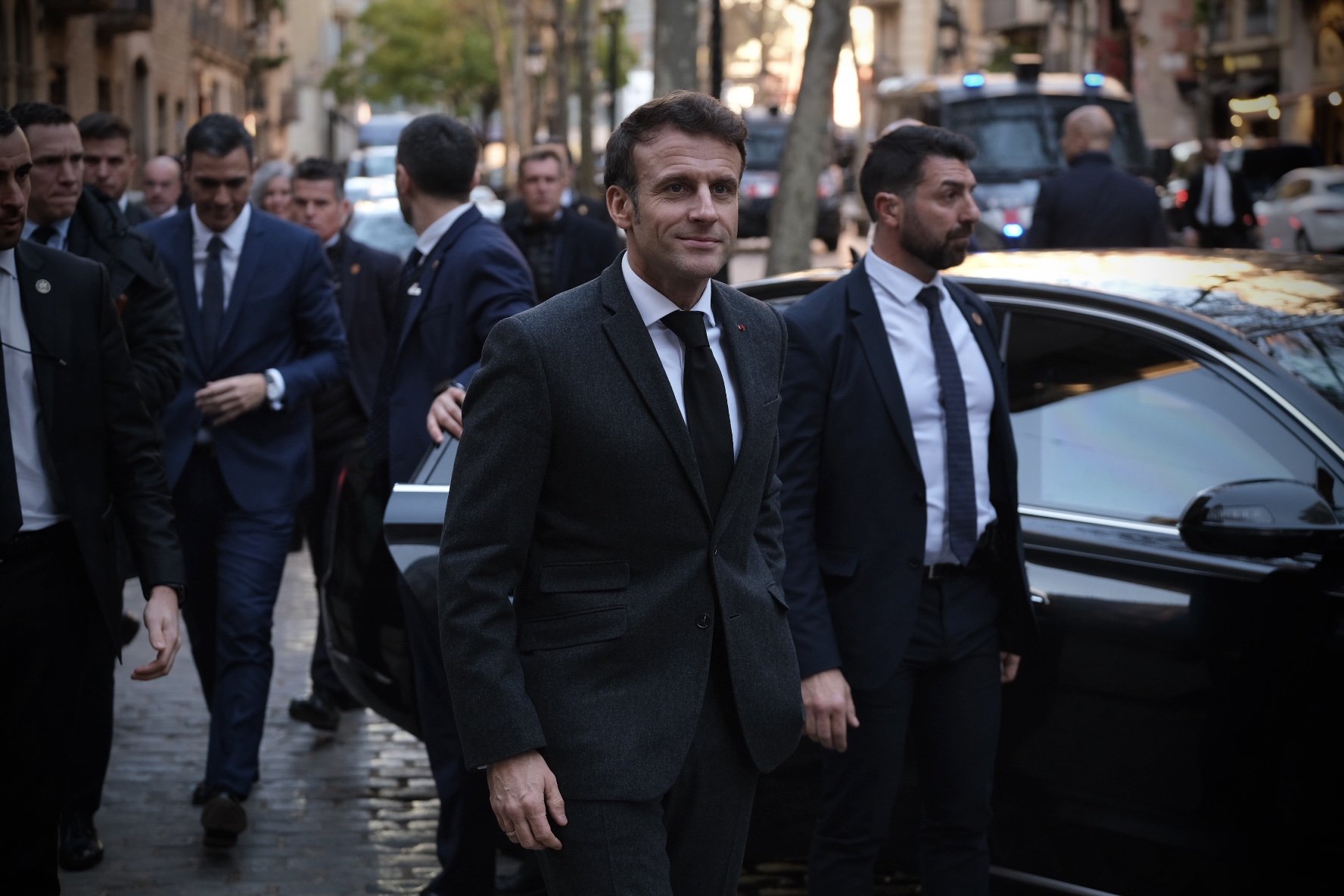 Emmanuel Macron Pedro Sanchez arriben al Museu Picasso Barcelona / Carlos Baglietto
