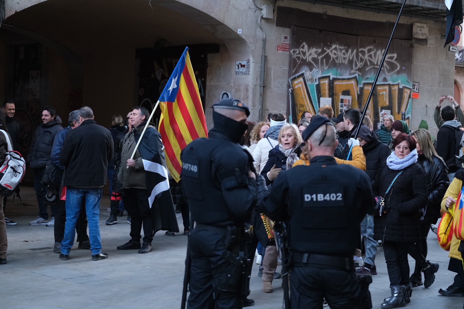 Manifestants policia Emmanuel Macron Pedro Sanchez Museu Picasso Barcelona / Carlos Baglietto