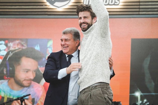 Gerard Piqué amb Joan Laporta durant el programa 'Chup Chup Kings' / Foto: Kings League