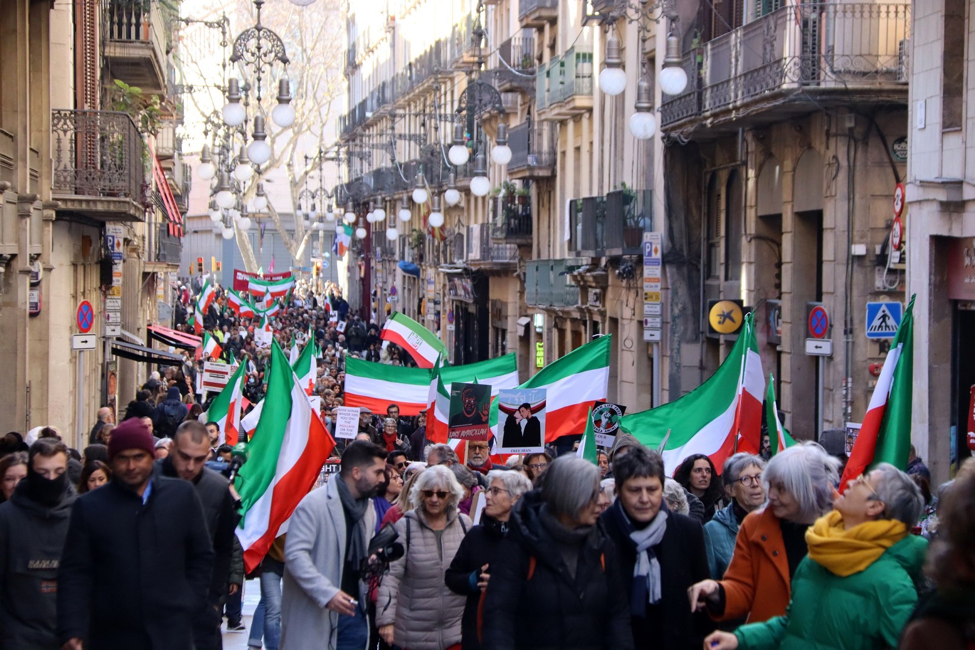 Barcelona se manifiesta en defensa de los derechos humanos en Irán