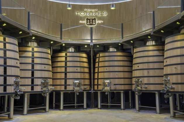 Sala vinificacion Mas La Plana 725x480