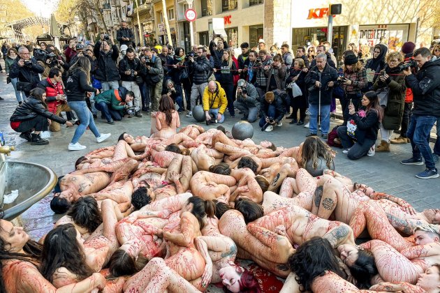 animalistas sagrada familia estirados 2 QUIMO RIERA