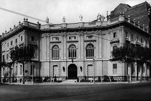 Primo de Rivera destitueix la junta del Col·legi d'Advocats per publicar en català. Edifici del Col·legi d'Advocats (circa 1926). Font Blog La Barcelona d'abans