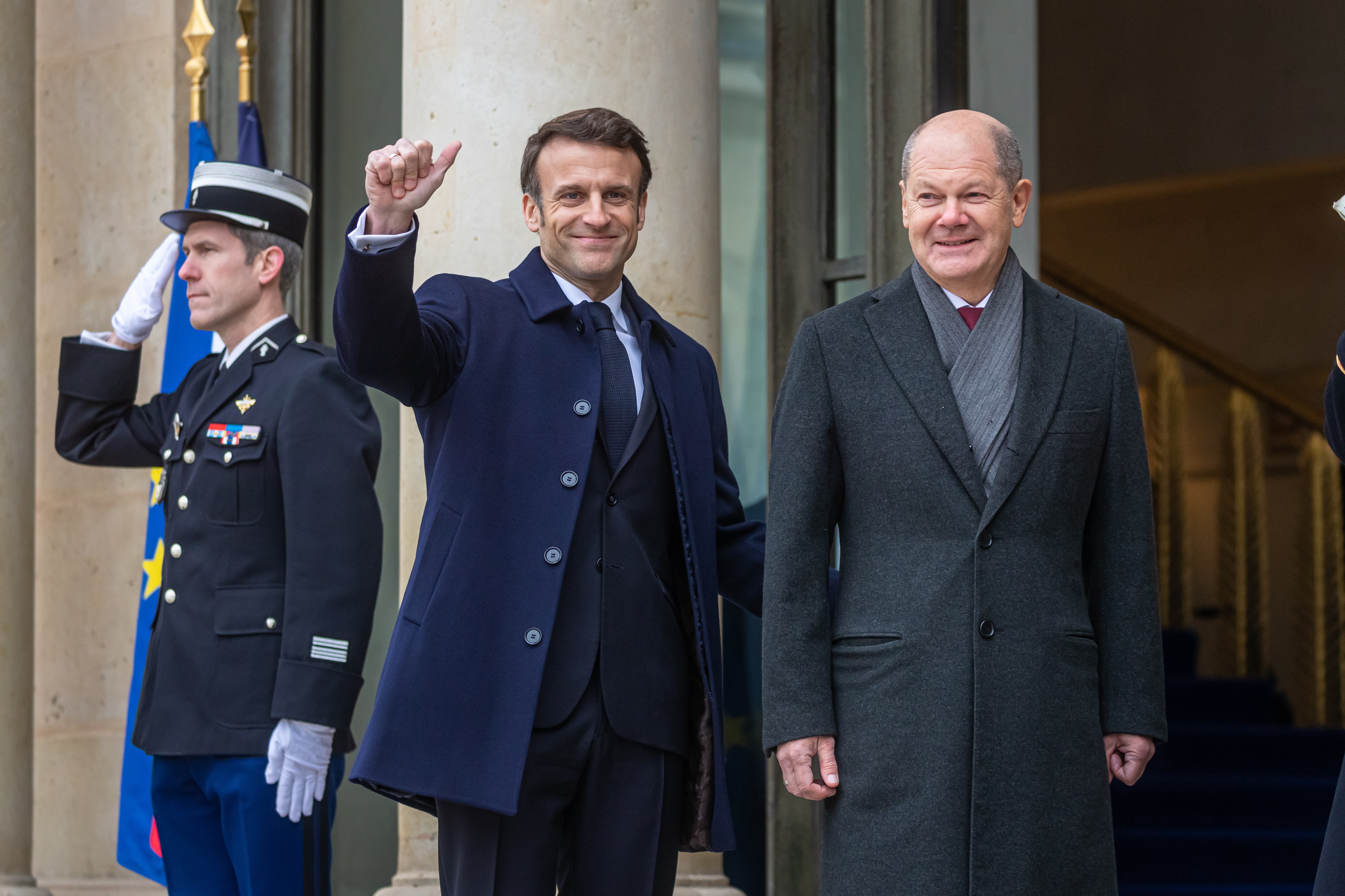 Macron y Scholz acuerdan que el corredor de hidrógeno con origen en Barcelona llegue a Alemania