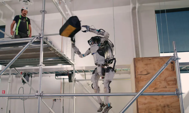 El Robot Atles millora a passos gegantescos