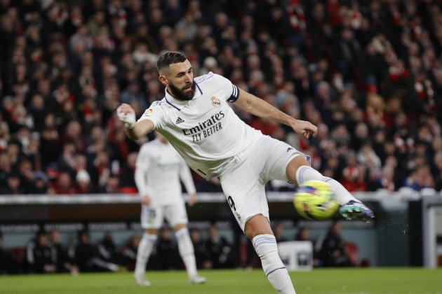 Karim Benzema golpea gol Real Madrid San Mames / Foto: EFE Karim Benzema golpea gol Real Madrid San Mames / Foto: EFE