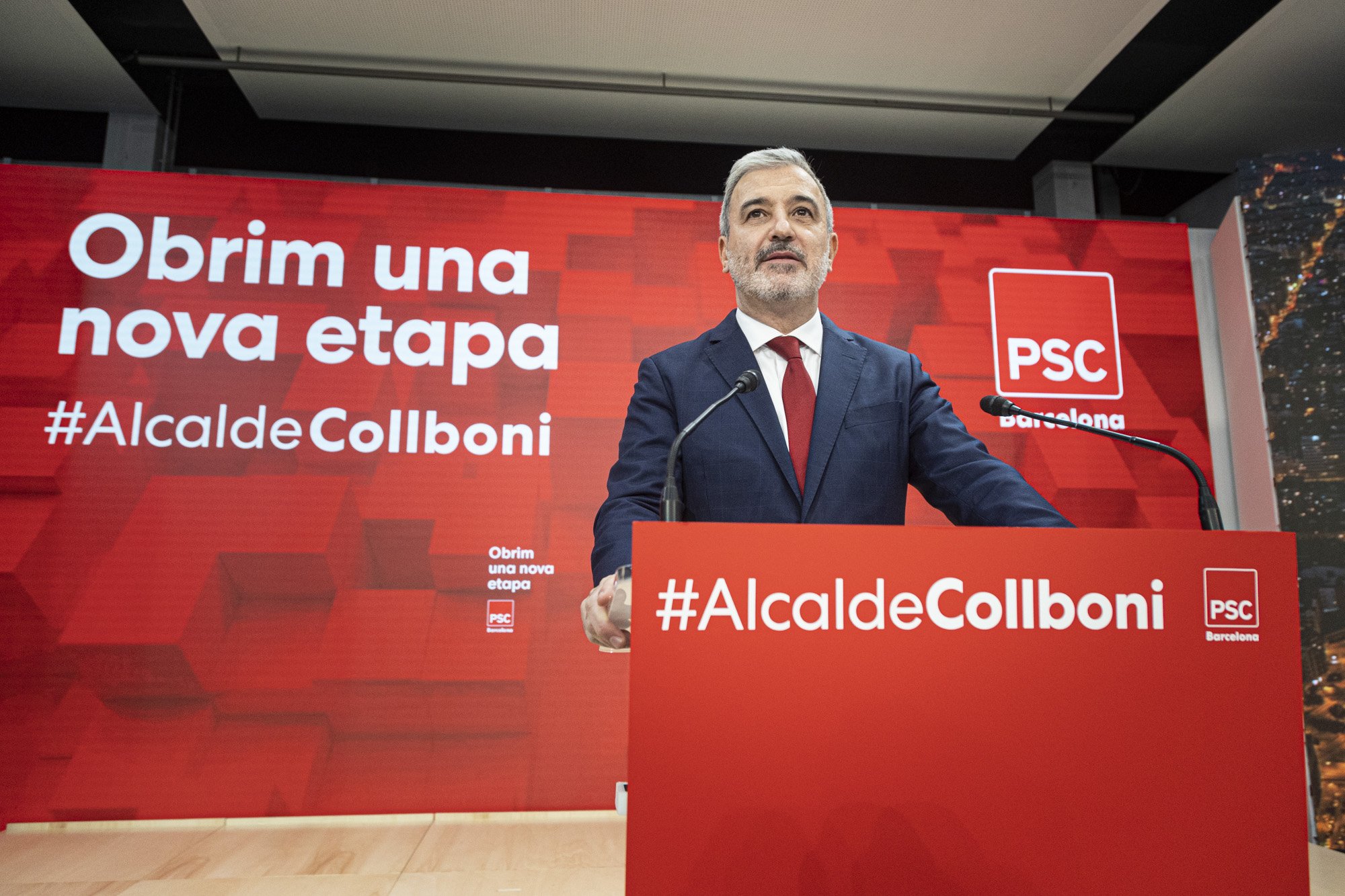 Collboni transforma la renúncia en un míting: “Tornaré a l’Ajuntament com a nou alcalde de Barcelona”