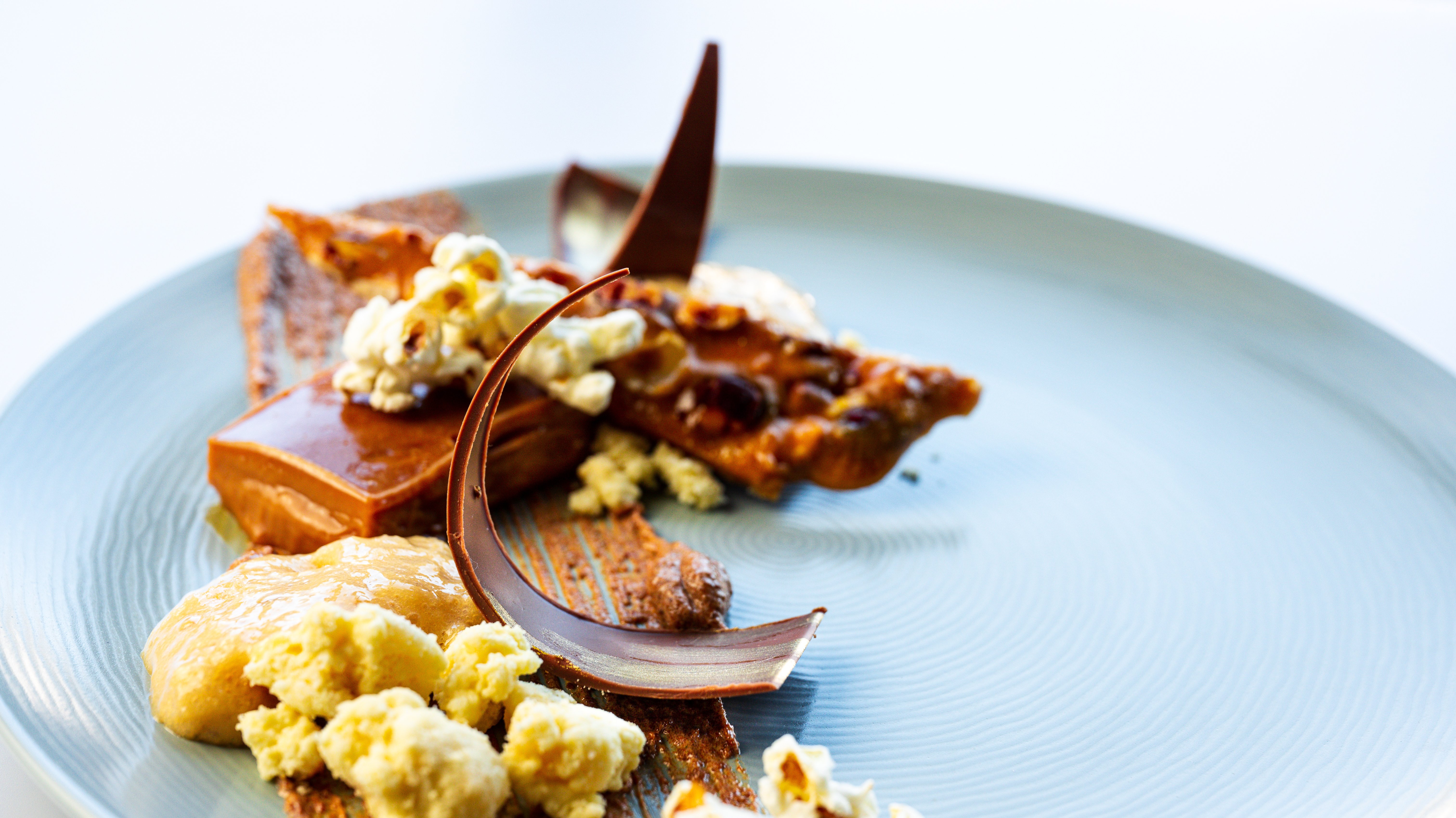 postre emplatat restaurant estrellat adobe stock postre emplatat restaurant estrellat adobe stock