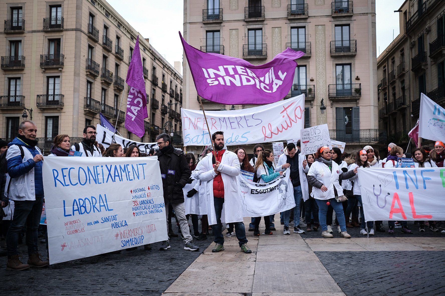 Los sanitarios salen a la calle el primer día de huelga de una semana repleta de movilizaciones