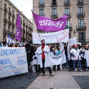 Los sanitarios salen a la calle el primer día de huelga de una semana repleta de movilizaciones
