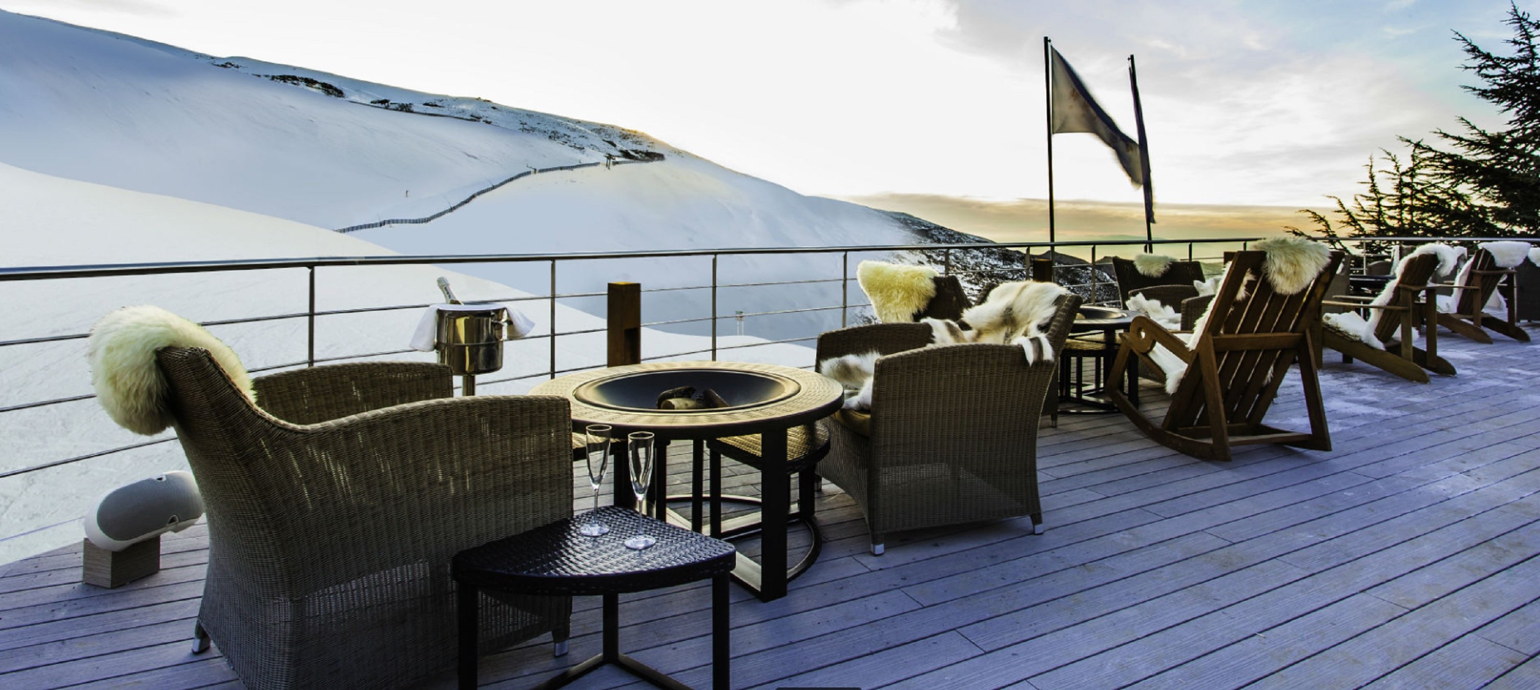 Sun Deck Hotel El Lodge terraza Sun Deck Hotel El Lodge terraza