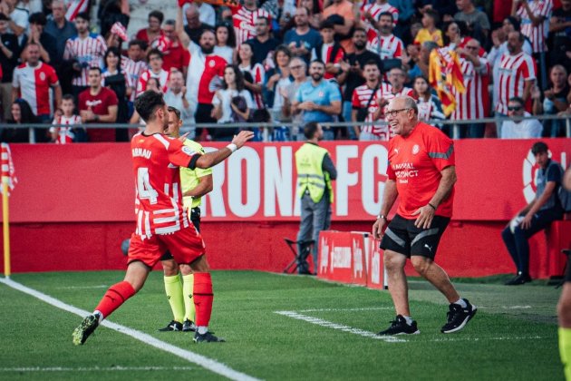 Jota utillero Girona FC / Foto: Girona FC - Nuri Margui