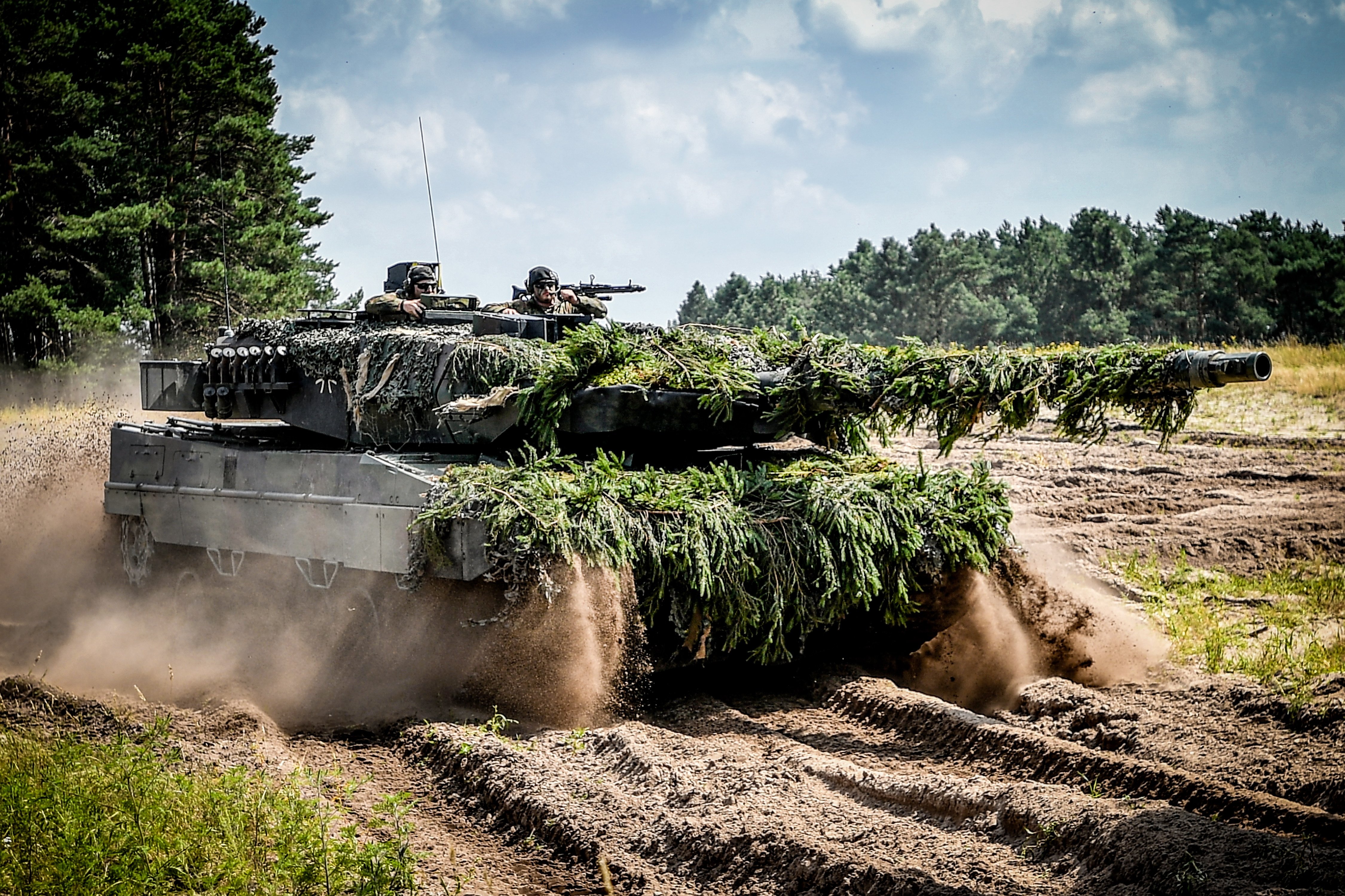 España se suma al plan europeo: entregará tanques Leopard a Ucrania