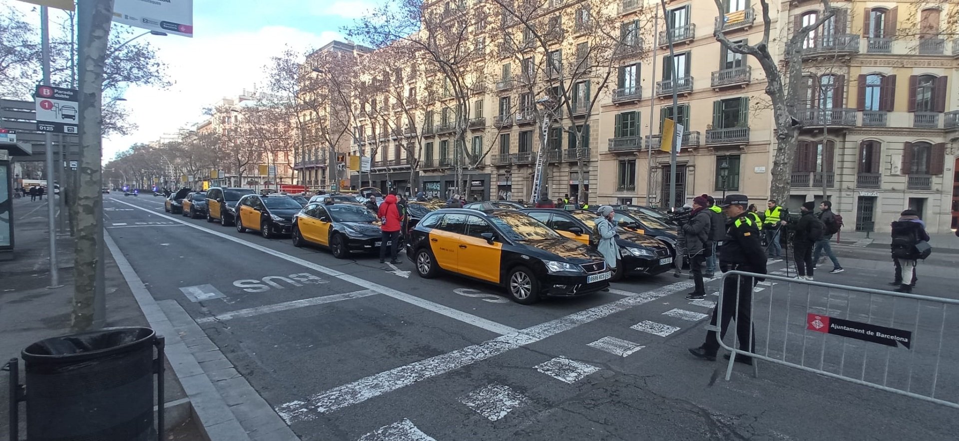 Concentración taxis en la Gran Vía / Jordi Palmer Concentración taxis en la Gran Vía / Jordi Palmer