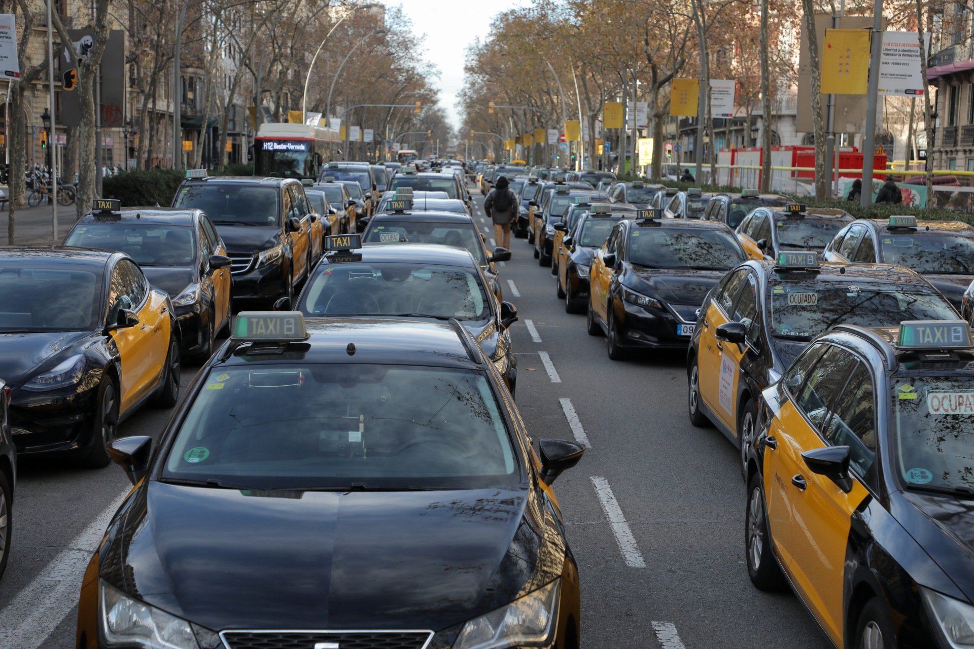 La vaga de taxis de Barcelona col·lapsa el centre de la ciutat