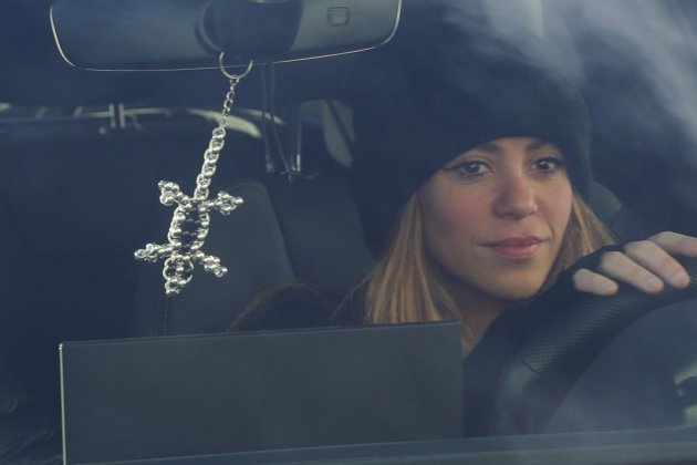 Shakira con llavero lagarto en coche GTRES