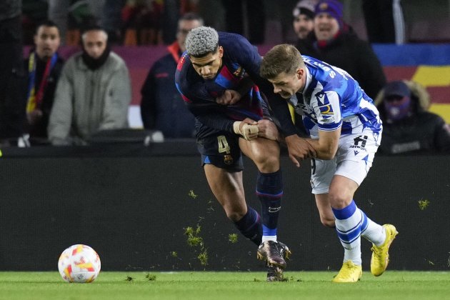 Ronald Araujo Alexander Sorloth Barça Real Sociedad / Foto: EFE Ronald Araujo Alexander Sorloth Barça Real Sociedad / Foto: EFE
