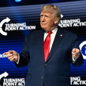 Trump afirma que el detindran dimarts i demana als seus seguidors que surtin a protestar