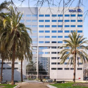 Un home amenaça amb fer saltar pels aires l'Hotel Hilton de Barcelona amb dues bombes en una motxilla
