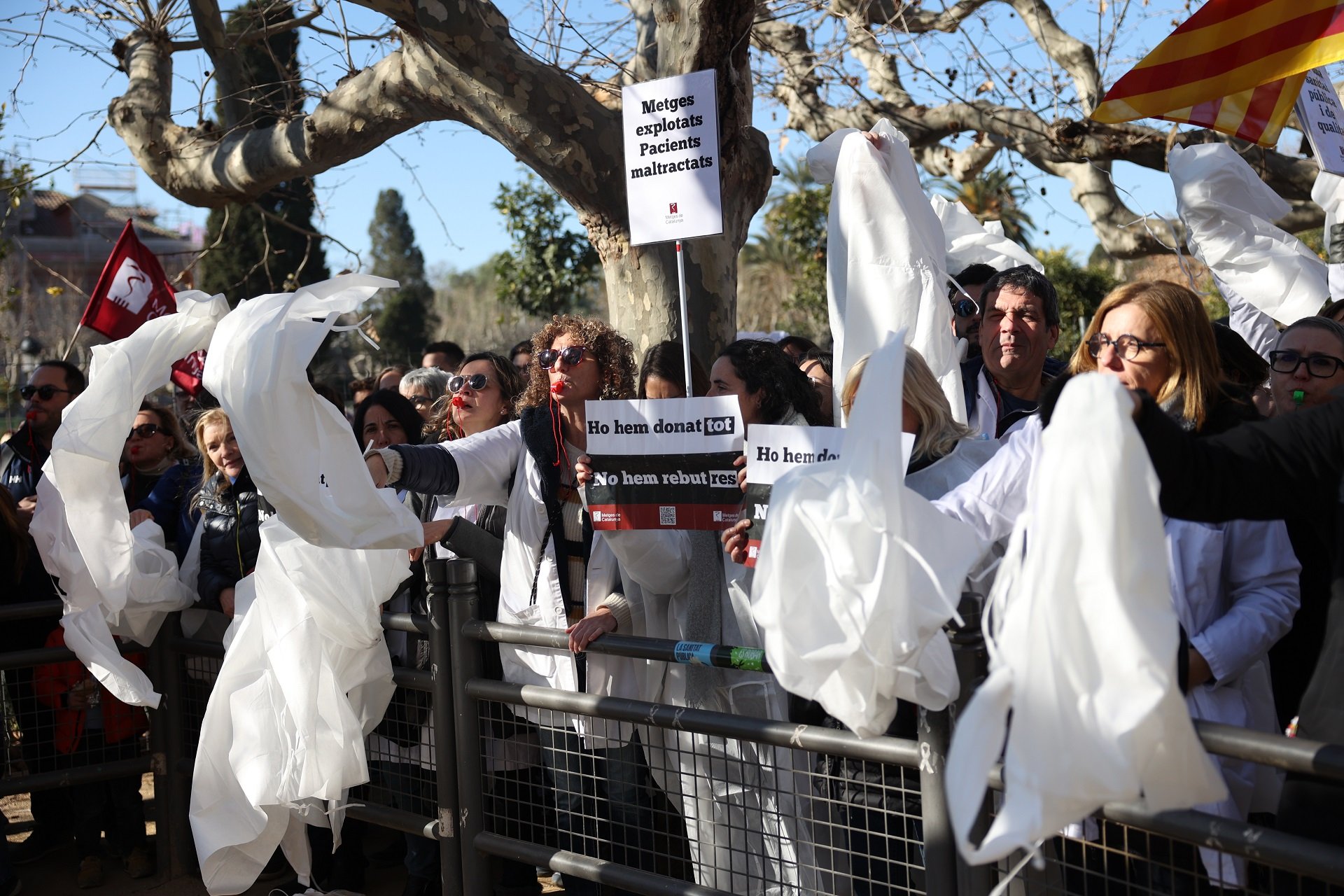 médicos en el parlamento / Montse Giralt