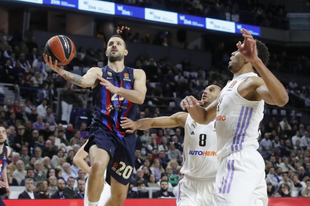 Nico Laprovittola Edy Tavares Barça Real Madrid Euroliga / Foto: EFE Nico Laprovittola Edy Tavares Barça Real Madrid Euroliga / Foto: EFE