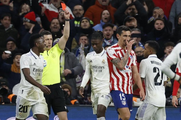Soto Grado expulsa Savic Real Madrid Atlético / Foto: EFE