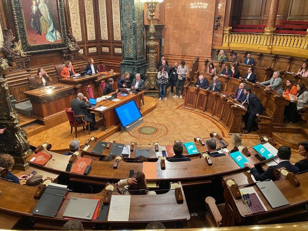 Colau retira en el último suspiro la votación del plan de usos del Eixample para evitar una derrota