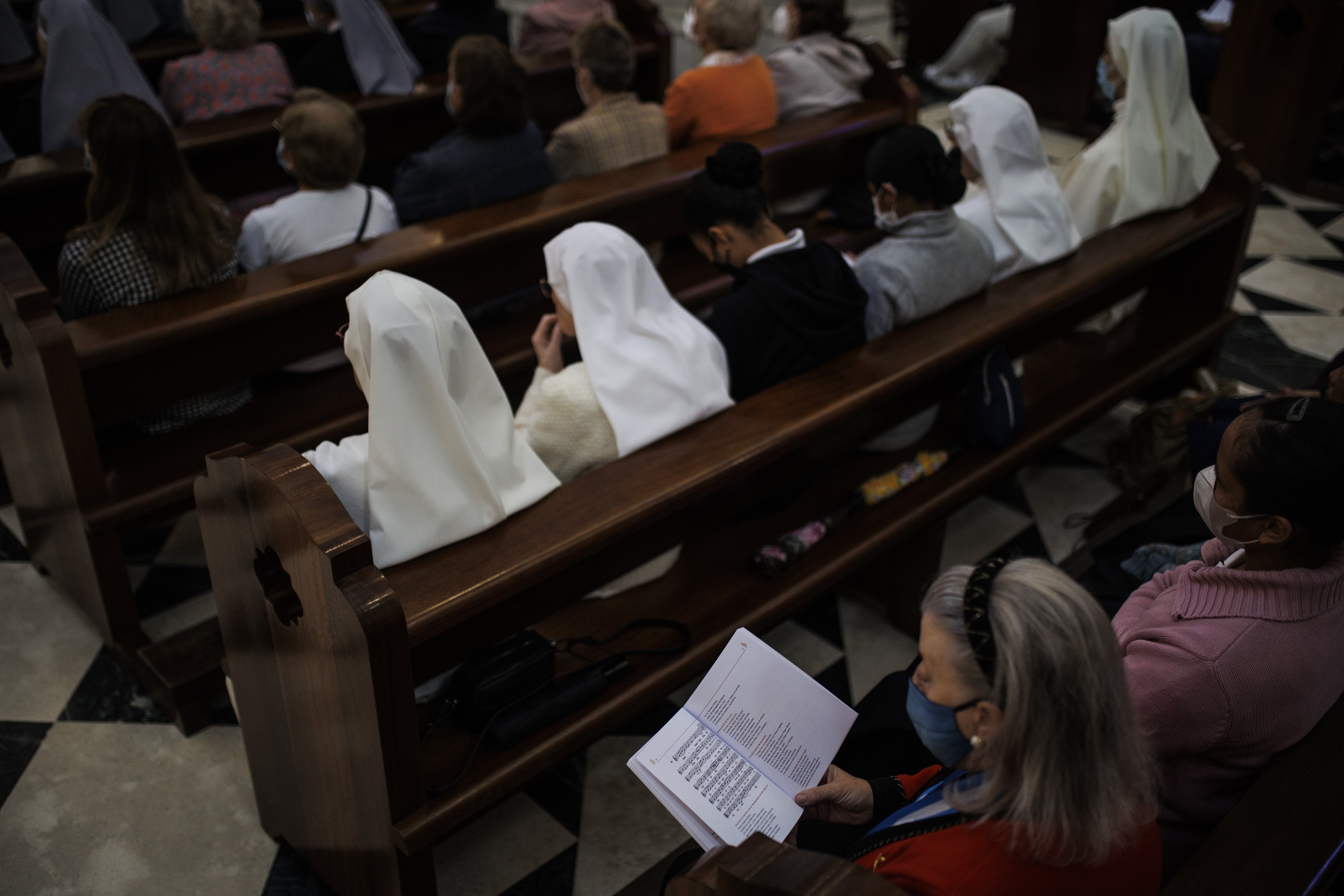 El futur de les dones a l'Església: la Conferència Episcopal proposa que tinguin igualtat de condicions