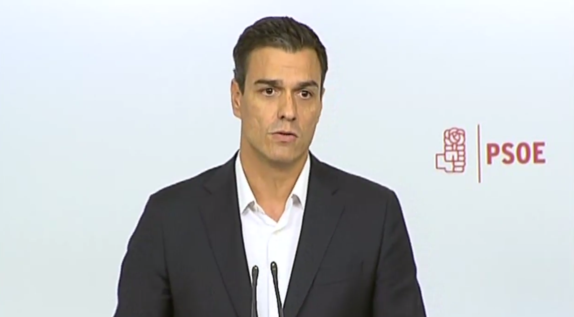 Sánchez no se retira y defiende escuchar la voz de los militantes