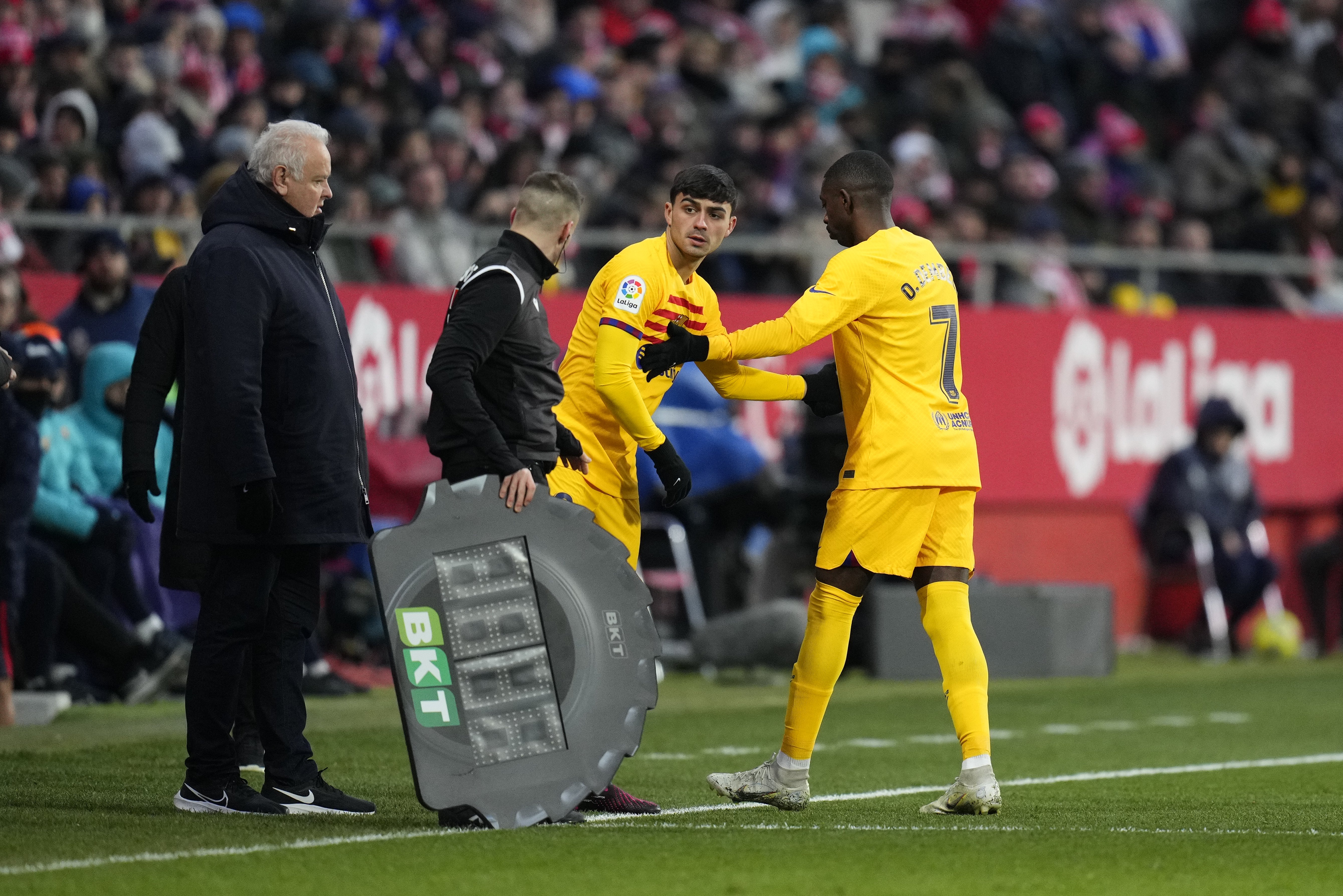 Dembélé es cambiado por lesión durante el Girona-Barça / Foto: EFE