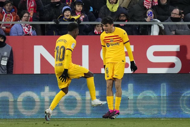 Pedri y Ansu Fati tras marcar el primer gol del Barça en Montilivi / Foto: EFE