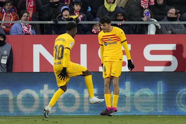 Pedri i Ansu Fati després de marcar el primer gol del Barça en Montilivi / Foto: EFE